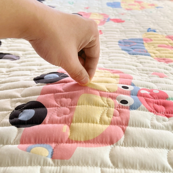 91家纺网 家纺一手货源 找家纺 Sweet dreams甜梦 2025新款全棉卡通小清新棉垫子床垫旅行垫 蛋糕小猫