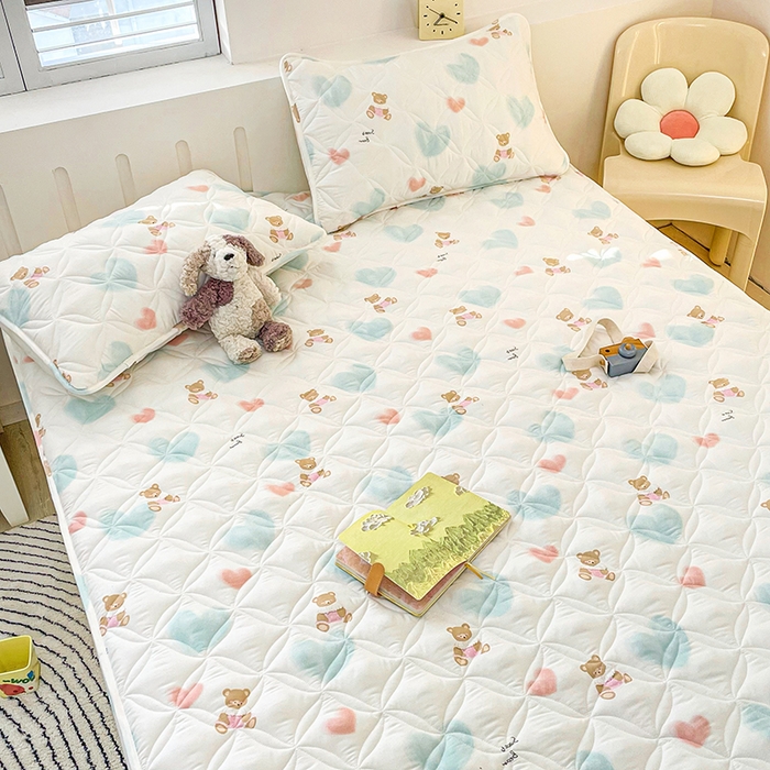 91家纺网 家纺一手货源 找家纺 豪选家纺 2025春夏四季新款新品有氧双层纱印花夹棉床笠床护罩床垫保护套 甜蜜恋爱蓝