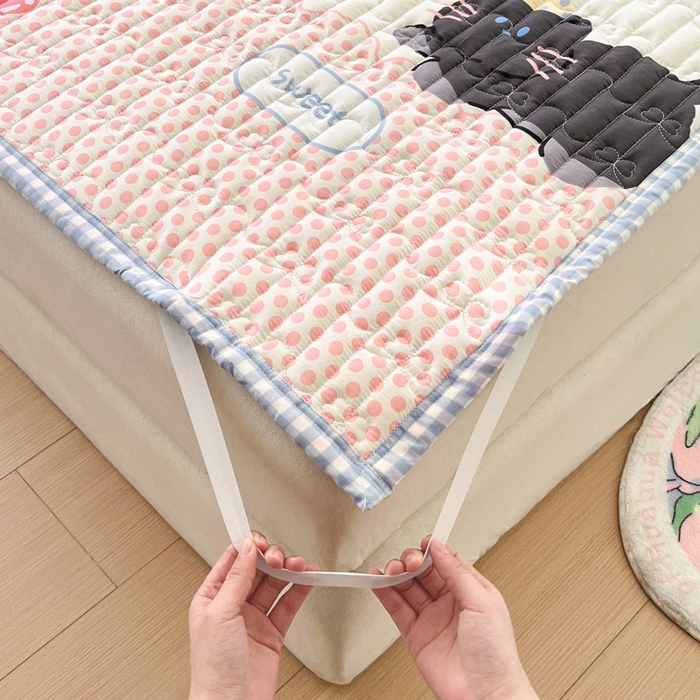 91家纺网 家纺一手货源 找家纺 Sweet dreams甜梦 2025新款全棉卡通小清新棉垫子床垫旅行垫 蛋糕小猫