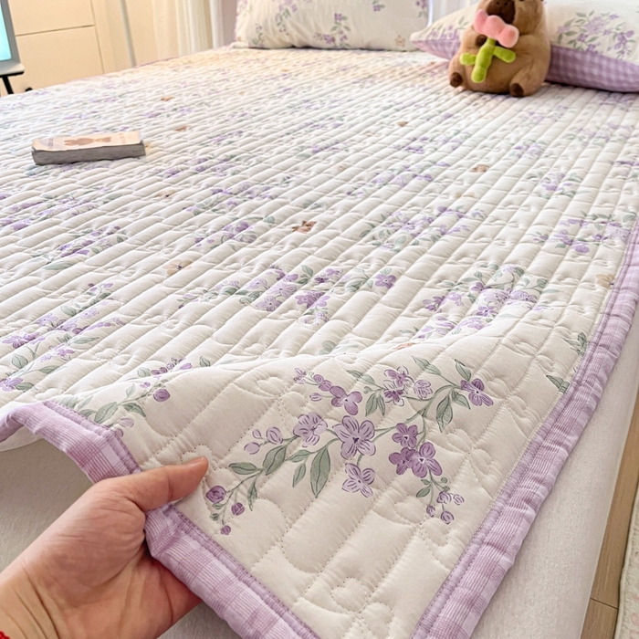 91家纺网 家纺一手货源 找家纺 Sweet dreams甜梦 2025新款全棉卡通小清新棉垫子床垫旅行垫 小熊花语