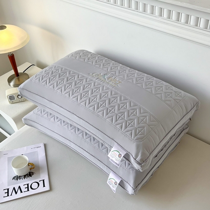 91家纺网 家纺一手货源 找家纺 橘夏家纺 2025新款小热艾枕头枕芯 浅灰色