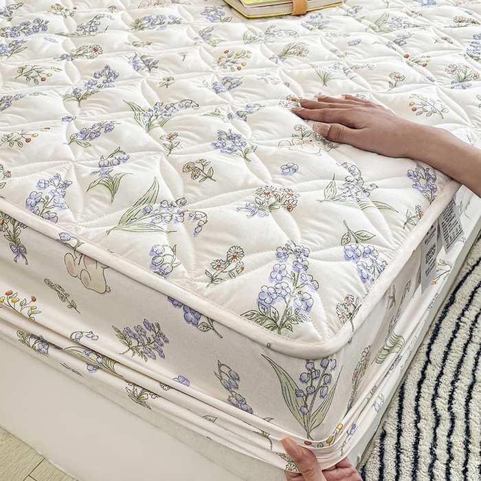 91家纺网 家纺一手货源 找家纺 豪选家纺 2025春夏四季新款新品有氧双层纱印花夹棉床笠床护罩床垫保护套 兔影醉花涧
