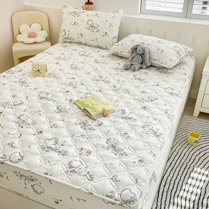 91家纺网 家纺一手货源 找家纺 豪选家纺 2025春夏四季新款新品有氧双层纱印花夹棉床笠床护罩床垫保护套 小兔兔童话