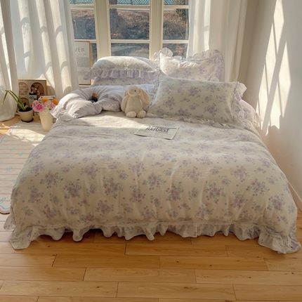 91家纺网 家纺一手货源 找家纺 轻奢坊  2025新款法式泡泡棉床裙款四件套 花蕾紫