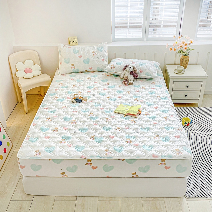 91家纺网 家纺一手货源 找家纺 豪选家纺 2025春夏四季新款新品有氧双层纱印花夹棉床笠床护罩床垫保护套 甜蜜恋爱蓝