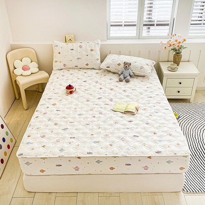 91家纺网 家纺一手货源 找家纺 豪选家纺 2025春夏四季新款新品有氧双层纱印花夹棉床笠床护罩床垫保护套 小鱼儿多多