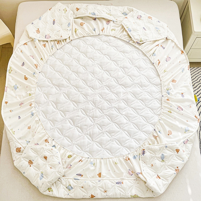 91家纺网 家纺一手货源 找家纺 豪选家纺 2025春夏四季新款新品有氧双层纱印花夹棉床笠床护罩床垫保护套 小鱼儿多多