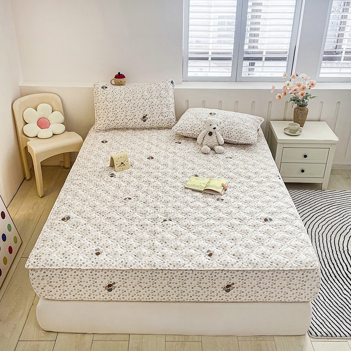 91家纺网 家纺一手货源 找家纺 豪选家纺 2025春夏四季新款新品有氧双层纱印花夹棉床笠床护罩床垫保护套 迷你四叶草