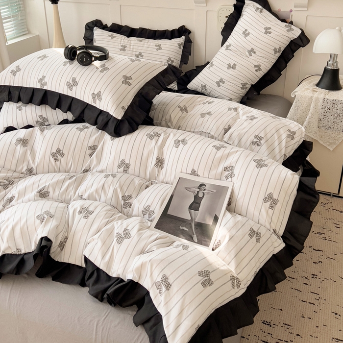 91家纺网 家纺一手货源 找家纺 艺玲家纺 2025新款韩版法式赫本风黑色花边水洗棉印花四件套 蝴蝶梦