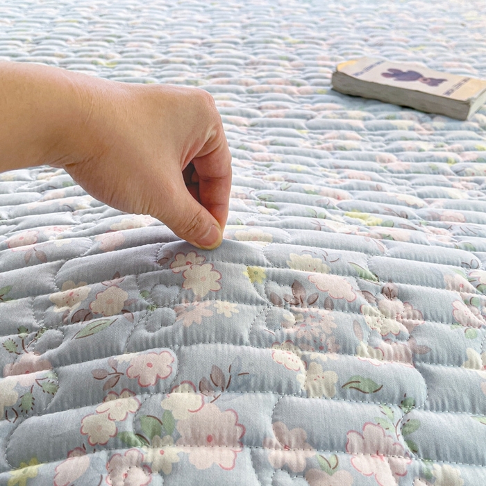 91家纺网 家纺一手货源 找家纺 Sweet dreams甜梦 2025新款全棉卡通小清新棉垫子床垫旅行垫 蓝色花语