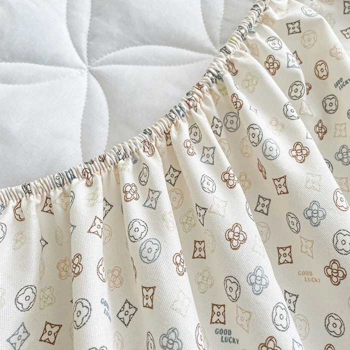 91家纺网 家纺一手货源 找家纺 豪选家纺 2025春夏四季新款新品有氧双层纱印花夹棉床笠床护罩床垫保护套 迷你四叶草