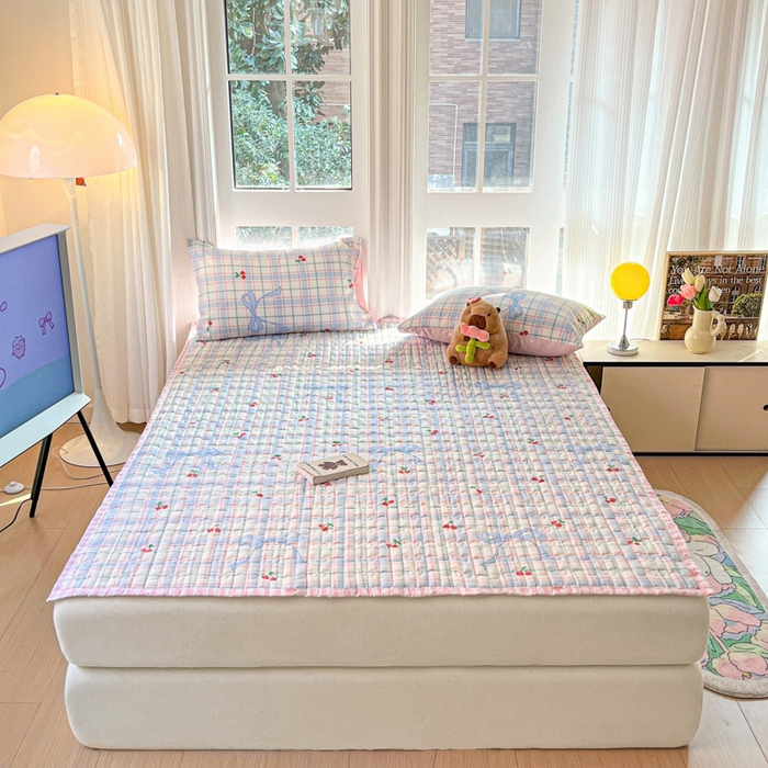 91家纺网 家纺一手货源 找家纺 Sweet dreams甜梦 2025新款全棉卡通小清新棉垫子床垫旅行垫 蝴蝶结樱桃