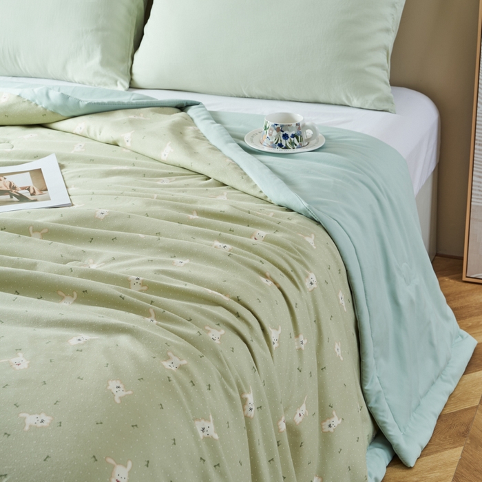 91家纺网 家纺一手货源 找家纺 森林人 2025新款A类针织棉大豆夏凉被 萌兔绿