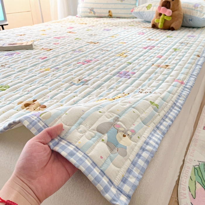 91家纺网 家纺一手货源 找家纺 Sweet dreams甜梦 2025新款全棉卡通小清新棉垫子床垫旅行垫 奇趣动物园