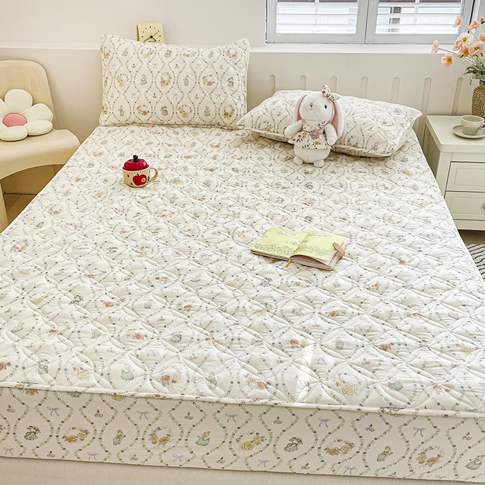 91家纺网 家纺一手货源 找家纺 豪选家纺 2025春夏四季新款新品有氧双层纱印花夹棉床笠床护罩床垫保护套 萌女伴兔宝