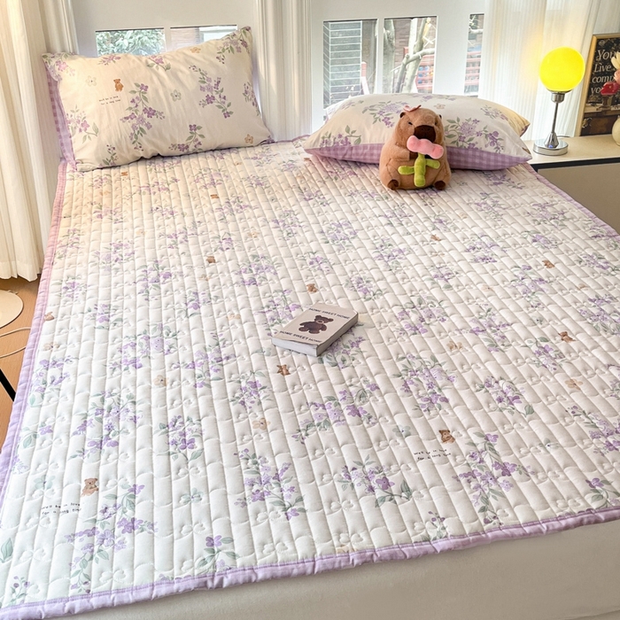 91家纺网 家纺一手货源 找家纺 Sweet dreams甜梦 2025新款全棉卡通小清新棉垫子床垫旅行垫 小熊花语