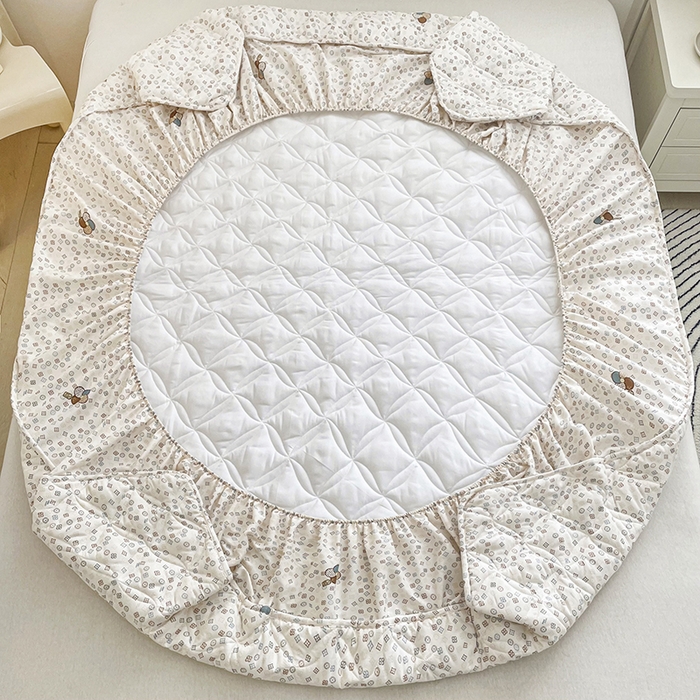 91家纺网 家纺一手货源 找家纺 豪选家纺 2025春夏四季新款新品有氧双层纱印花夹棉床笠床护罩床垫保护套 迷你四叶草