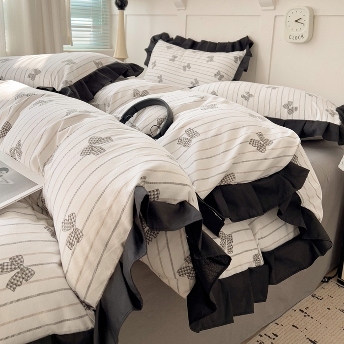 91家纺网 家纺一手货源 找家纺 艺玲家纺 2025新款韩版法式赫本风黑色花边水洗棉印花四件套 蝴蝶梦