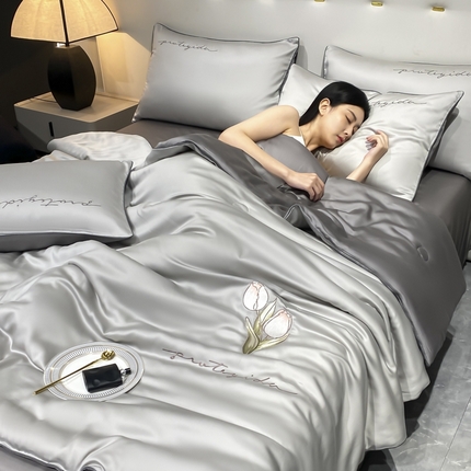 91家纺网 家纺一手货源 找家纺 （总）仔仔熊 2025新款水洗真丝夏被四件套-百合