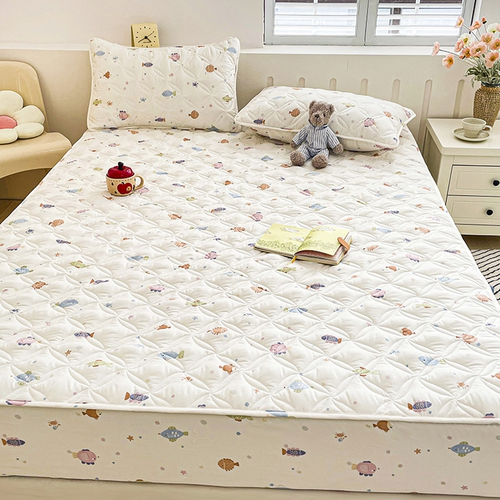 91家纺网 家纺一手货源 找家纺 豪选家纺 2025春夏四季新款新品有氧双层纱印花夹棉床笠床护罩床垫保护套 小鱼儿多多