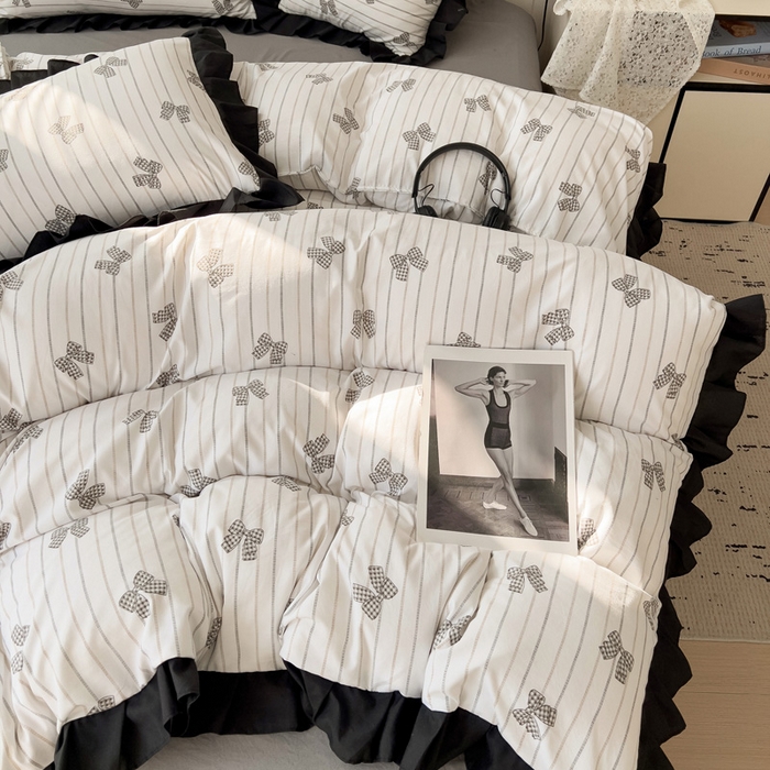 91家纺网 家纺一手货源 找家纺 艺玲家纺 2025新款韩版法式赫本风黑色花边水洗棉印花四件套 蝴蝶梦