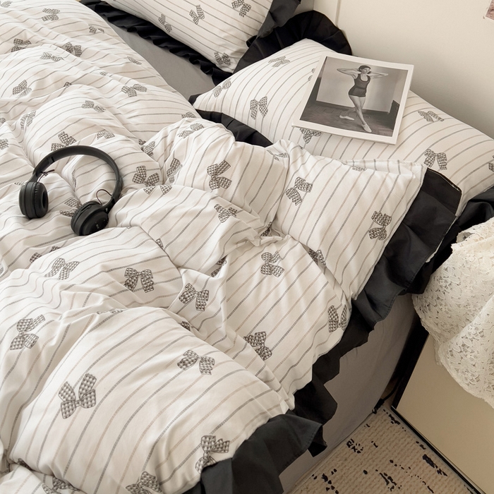 91家纺网 家纺一手货源 找家纺 艺玲家纺 2025新款韩版法式赫本风黑色花边水洗棉印花四件套 蝴蝶梦