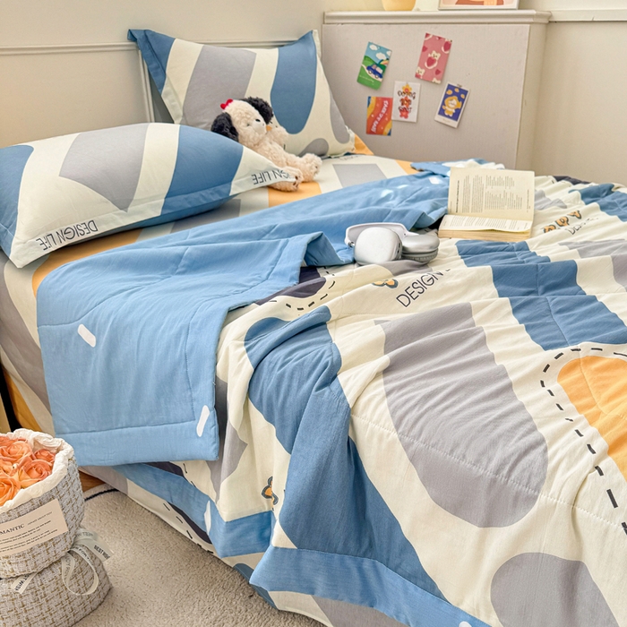 91家纺网 家纺一手货源 找家纺 棉造家居 2025新款春夏全棉纯棉印花夏被夏凉被空调被 光的邂逅-蓝