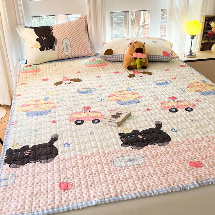 91家纺网 家纺一手货源 找家纺 Sweet dreams甜梦 2025新款全棉卡通小清新棉垫子床垫旅行垫 蛋糕小猫