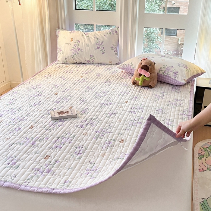 91家纺网 家纺一手货源 找家纺 Sweet dreams甜梦 2025新款全棉卡通小清新棉垫子床垫旅行垫 小熊花语