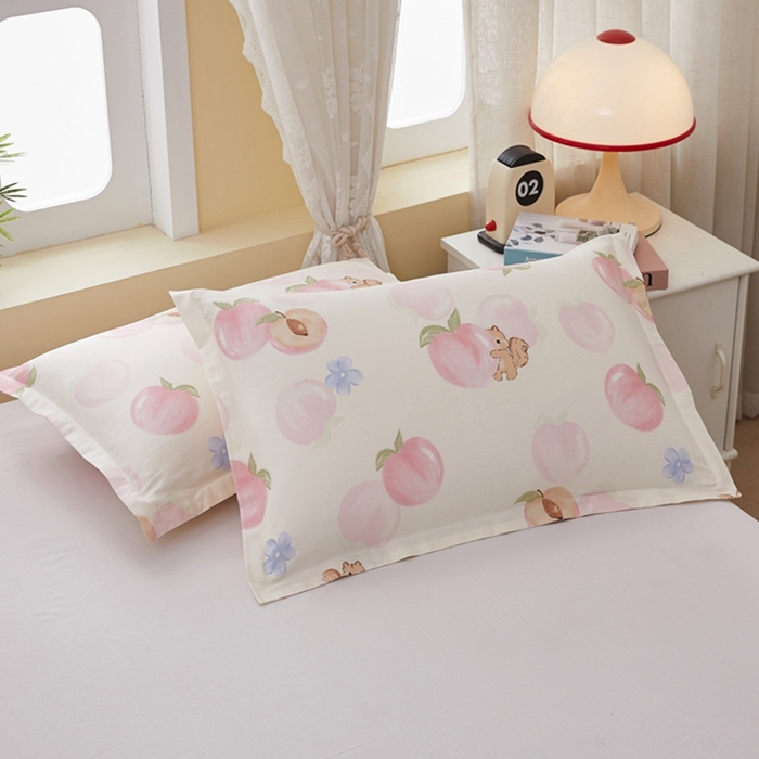 91家纺网 家纺一手货源 找家纺  翎盈家纺   2025新款ins风小清新纯棉印花枕套 蜜桃松鼠