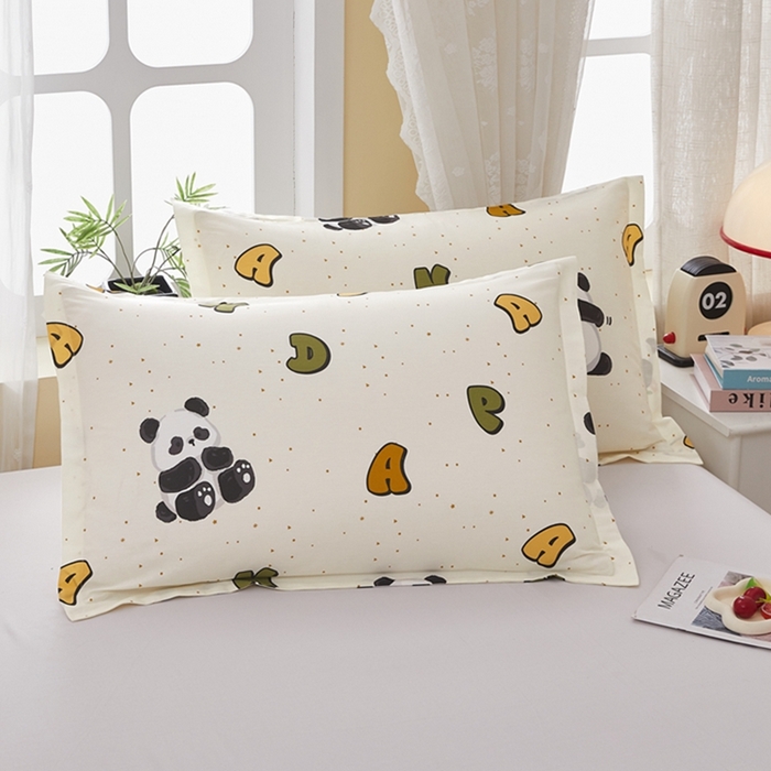 91家纺网 家纺一手货源 找家纺  翎盈家纺   2025新款ins风小清新纯棉印花枕套 字母熊猫