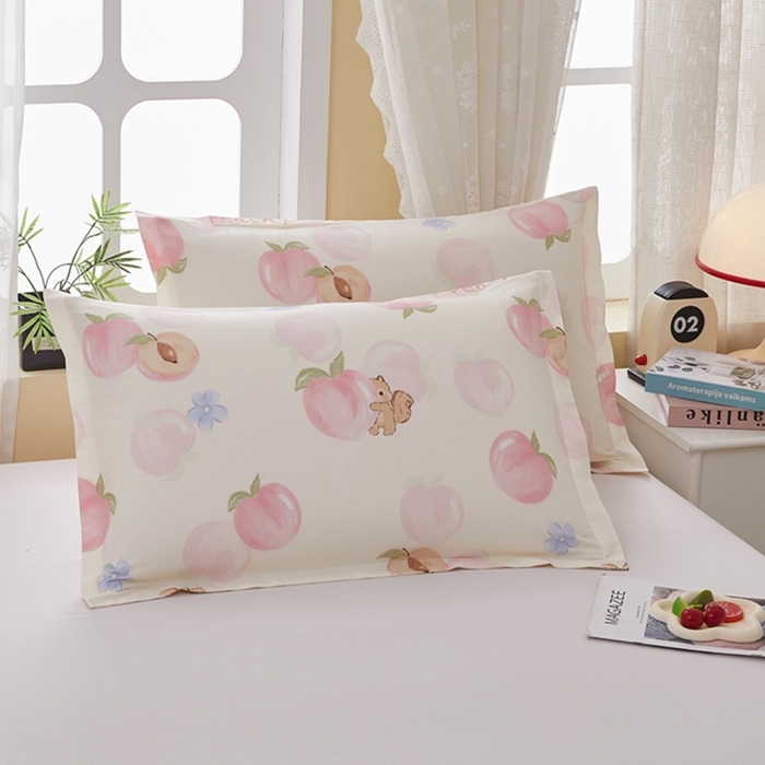 91家纺网 家纺一手货源 找家纺  翎盈家纺   2025新款ins风小清新纯棉印花枕套 蜜桃松鼠