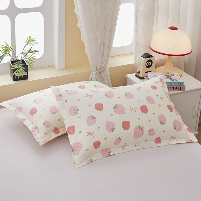 91家纺网 家纺一手货源 找家纺  翎盈家纺   2025新款ins风小清新纯棉印花枕套 草莓庄园