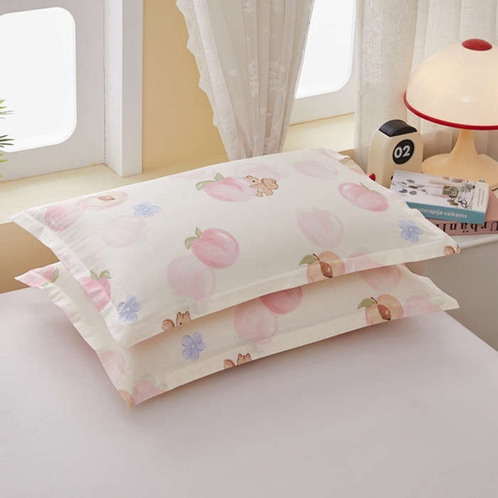 91家纺网 家纺一手货源 找家纺  翎盈家纺   2025新款ins风小清新纯棉印花枕套 蜜桃松鼠