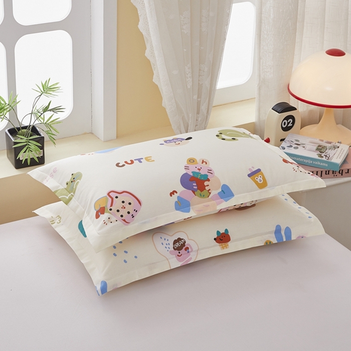 91家纺网 家纺一手货源 找家纺  翎盈家纺   2025新款ins风小清新纯棉印花枕套 机智萌宠