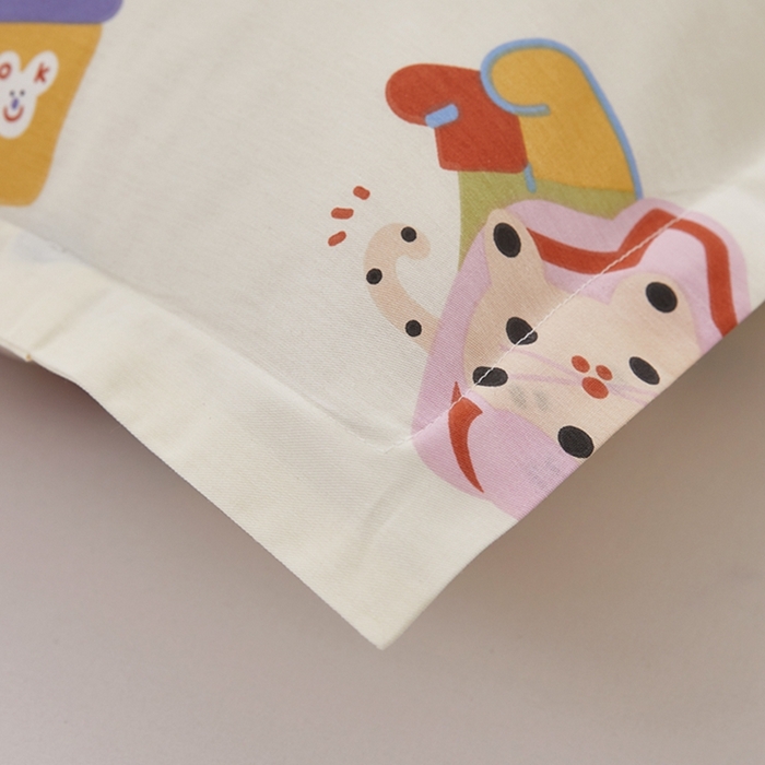 91家纺网 家纺一手货源 找家纺  翎盈家纺   2025新款ins风小清新纯棉印花枕套 机智萌宠