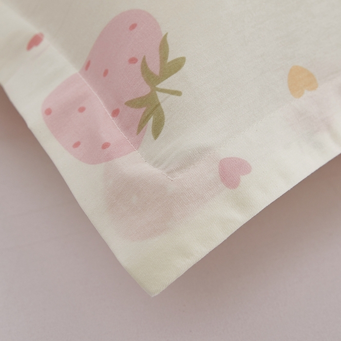 91家纺网 家纺一手货源 找家纺  翎盈家纺   2025新款ins风小清新纯棉印花枕套 草莓庄园