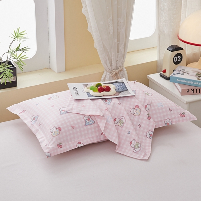 91家纺网 家纺一手货源 找家纺  翎盈家纺   2025新款ins风小清新纯棉印花枕套 可爱家族