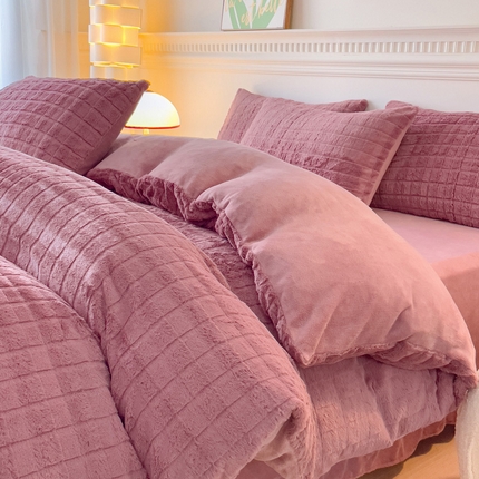 91家纺网 家纺一手货源 找家纺 买家秀 爆款不断货A类母婴级兔兔绒四件套大泡泡牛奶绒四件套珊瑚绒四件套雪花绒四件套兔兔绒牛奶绒四件套 格子-豆沙