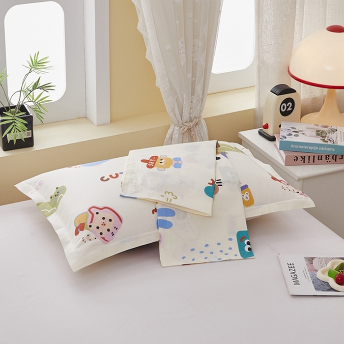 91家纺网 家纺一手货源 找家纺  翎盈家纺   2025新款ins风小清新纯棉印花枕套 机智萌宠