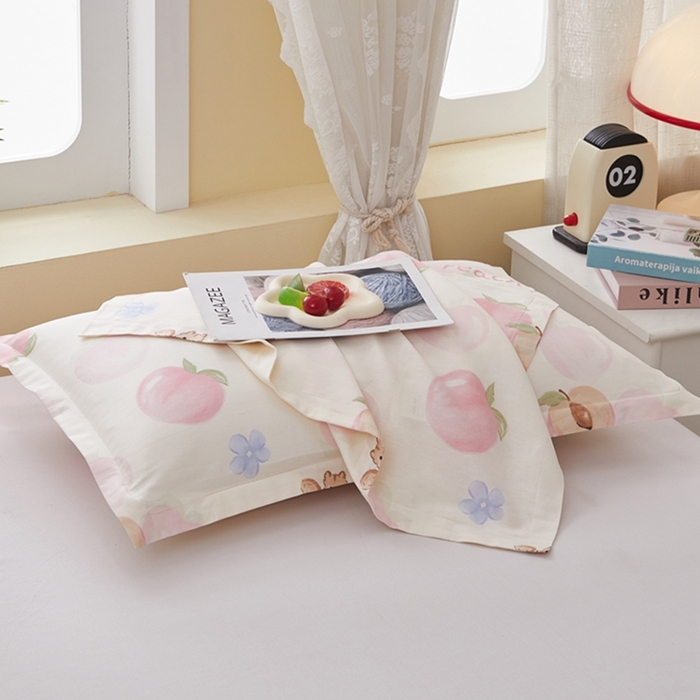 91家纺网 家纺一手货源 找家纺  翎盈家纺   2025新款ins风小清新纯棉印花枕套 蜜桃松鼠