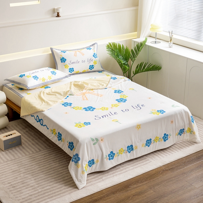 91家纺网 家纺一手货源 找家纺 邵依家纺 2025新款数码印花烫光冰丝席凉席子藤席场景二 蝶恋