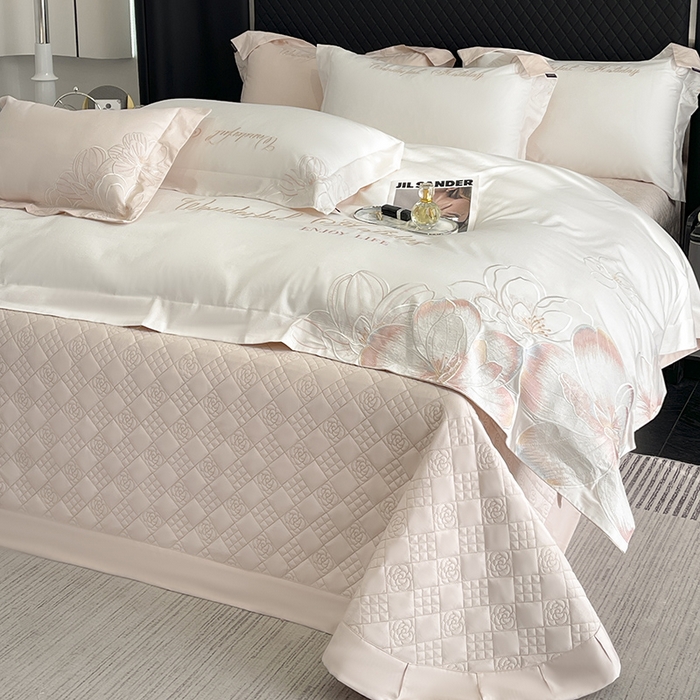 91家纺网 家纺一手货源 找家纺 2025新款轻奢风A类100支长绒棉四件套全棉纯棉重工刺绣床单床笠夹棉床笠床盖款高端床上用品-星慕 白粉