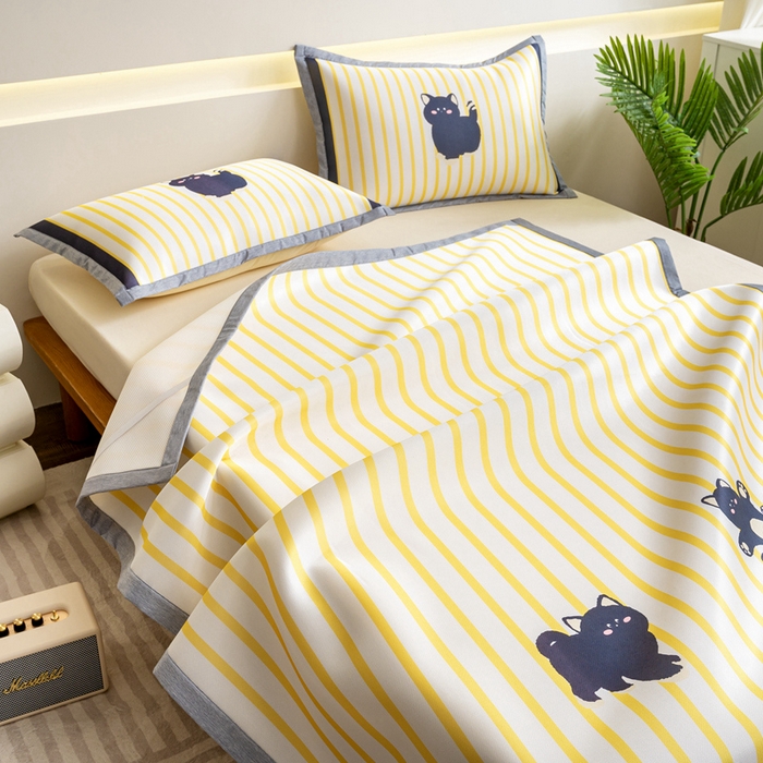 91家纺网 家纺一手货源 找家纺 邵依家纺 2025新款数码印花烫光冰丝席凉席子藤席场景二 调皮花猫