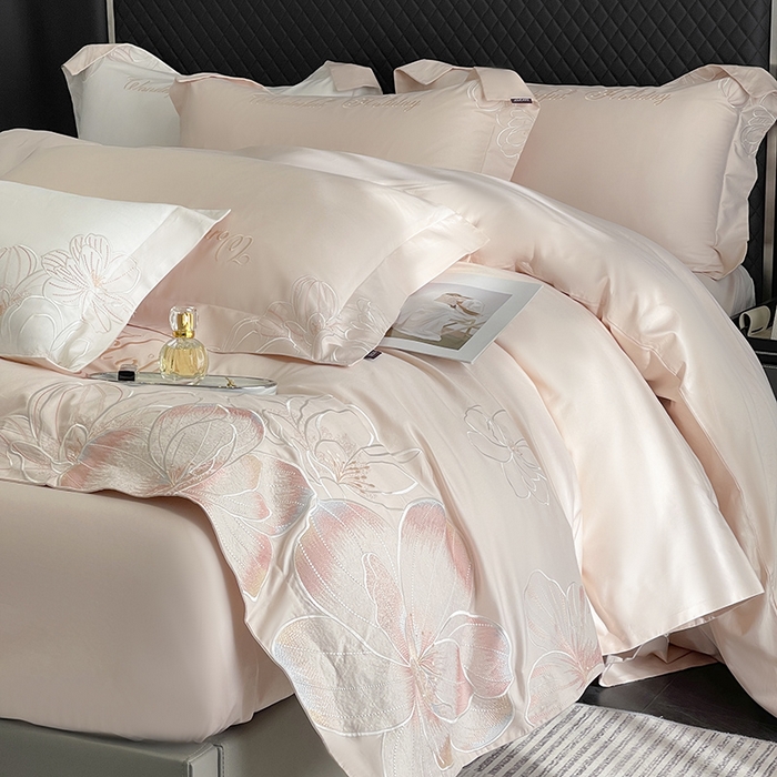 91家纺网 家纺一手货源 找家纺 2025新款轻奢风A类100支长绒棉四件套全棉纯棉重工刺绣床单床笠夹棉床笠床盖款高端床上用品-星慕 颜粉