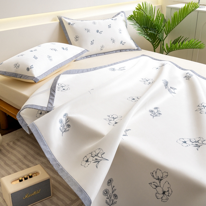 91家纺网 家纺一手货源 找家纺 邵依家纺 2025新款数码印花烫光冰丝席凉席子藤席场景二 半夏繁华