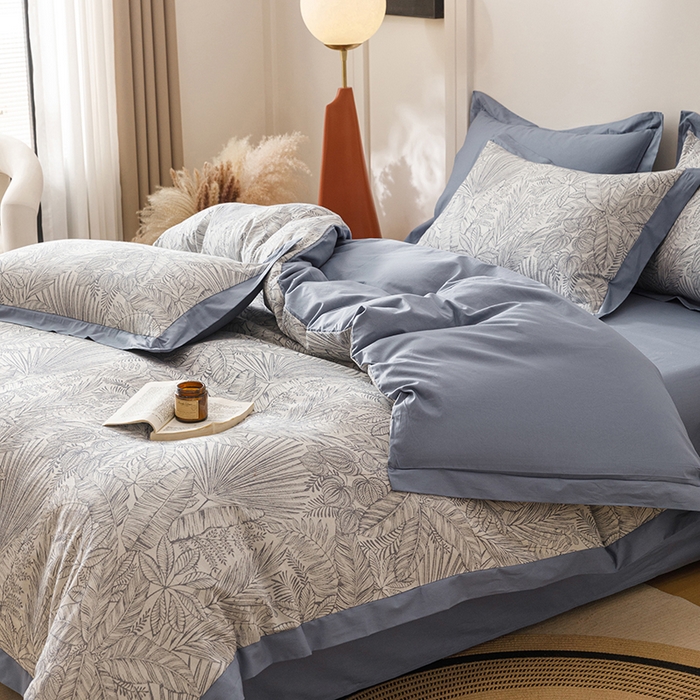 91家纺网 家纺一手货源 找家纺 简宜家居（朝初家纺） 2025新款全棉宽边三层纱提花四件套 叶韵-牛仔蓝