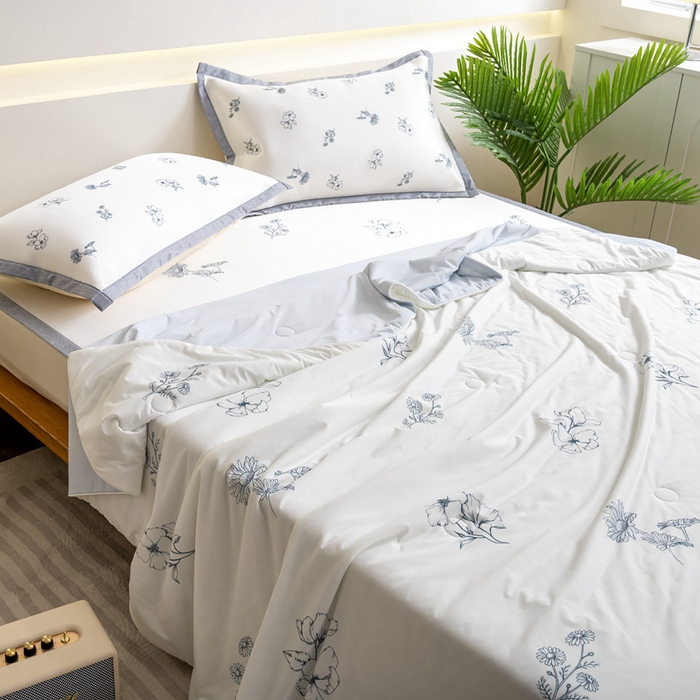 91家纺网 家纺一手货源 找家纺 邵依家纺 2025新款数码印花烫光冰丝席凉席子藤席场景二 半夏繁华