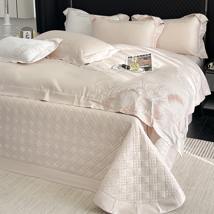 91家纺网 家纺一手货源 找家纺 2025新款轻奢风A类100支长绒棉四件套全棉纯棉重工刺绣床单床笠夹棉床笠床盖款高端床上用品-星慕 颜粉