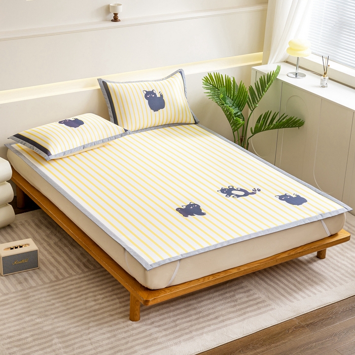 91家纺网 家纺一手货源 找家纺 邵依家纺 2025新款数码印花烫光冰丝席凉席子藤席场景二 调皮花猫